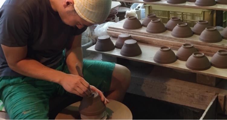 陶器を作る職人